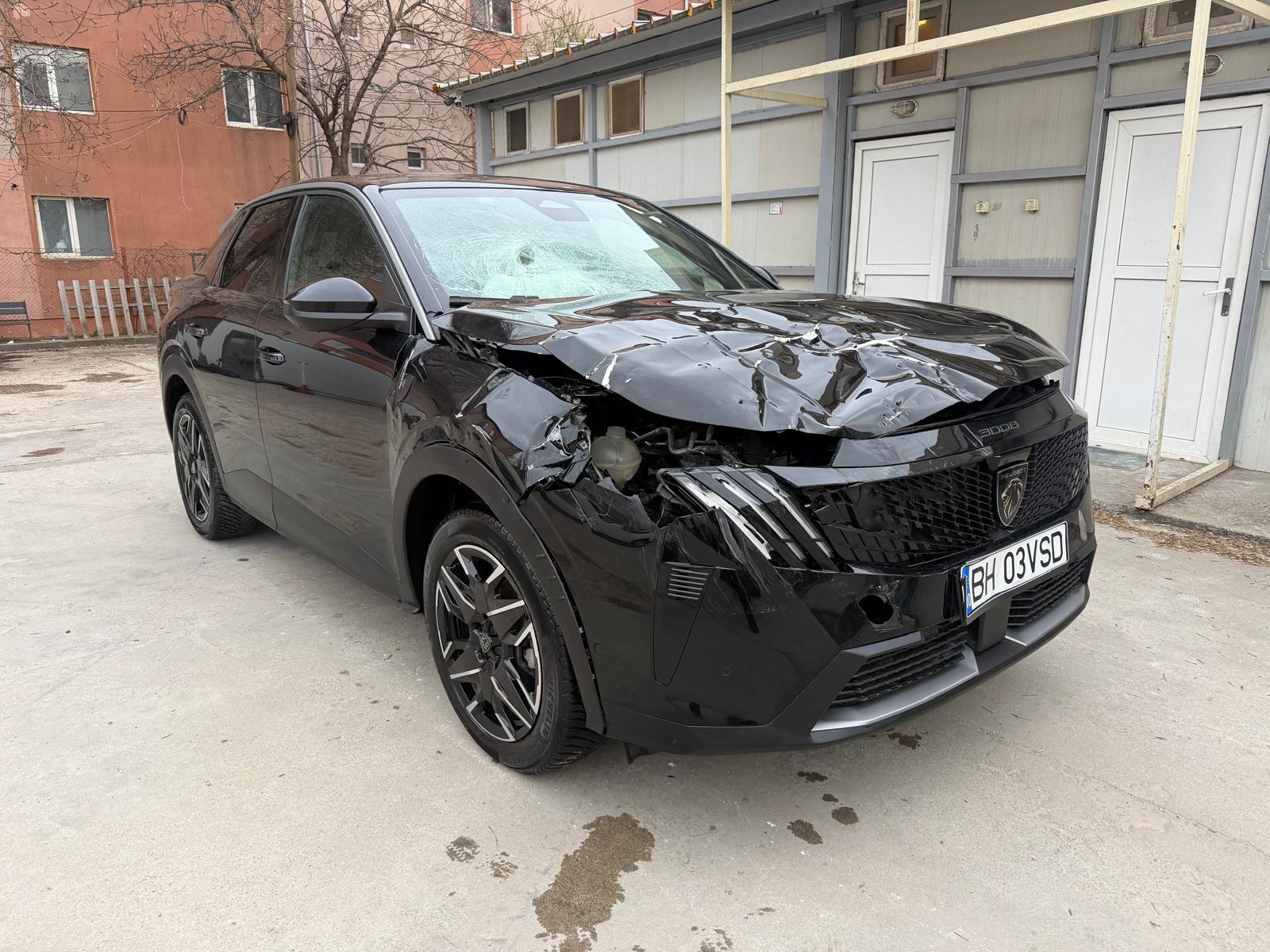 Peugeot 3008 GT Line Hybrid 2025 – Automat, 15.000 km, Full GT Line